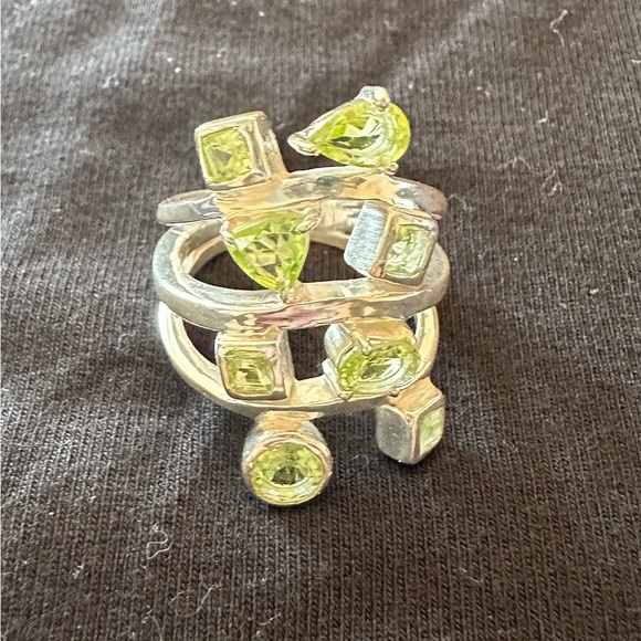 💚💚SEND AN OFFER!!💚💚 Sterling silver ring with green stones. - Picture 7 of 7